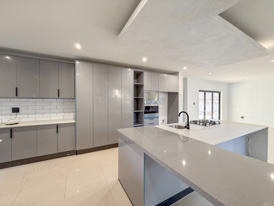 5 Bedroom Property for Sale in Melodie North West